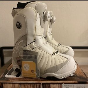 *NIB* Flow Lotus Boa Coiler Women’s Snowboard Boots Size 6